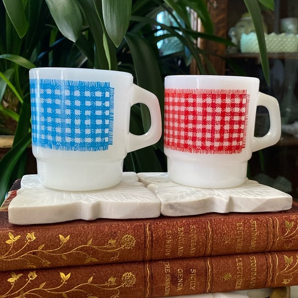 Pair of Fire King Gingham Plaid Anchor Hocking Blue + Red Milk Glass Mugs VTG - Picture 3 of 12